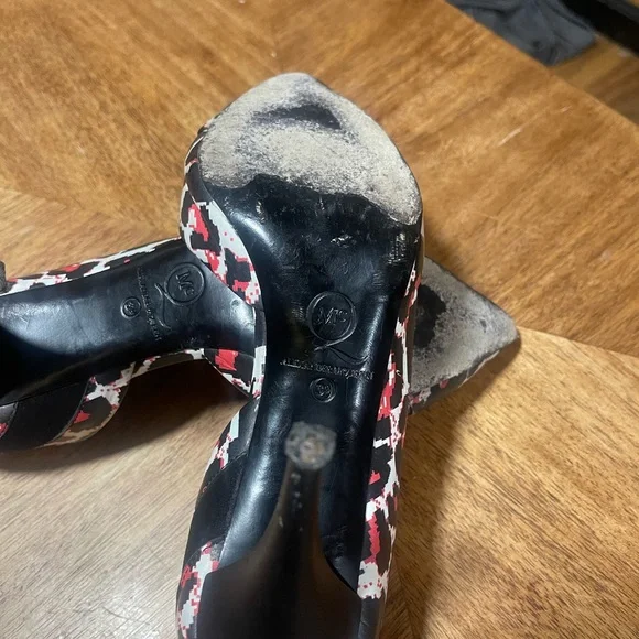 Alexander McQueen Tricolor Pixel Print Leather Lex D" Orsay Pumps - Picture 9 of 15